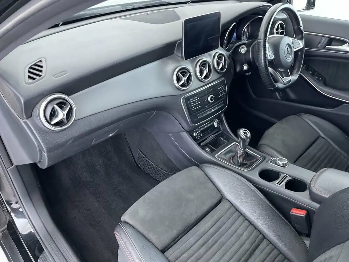 2016-mercedes-benz-gla-class-21d-gla-200d-amg-line-ss-big-31