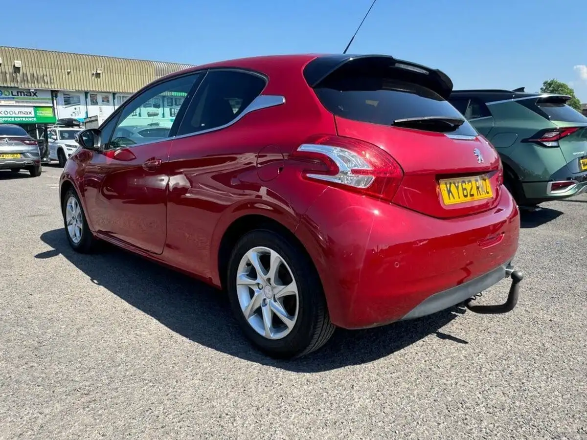 2012-peugeot-208-14td-allure-14e-hdi-ss-3d-egc-big-14