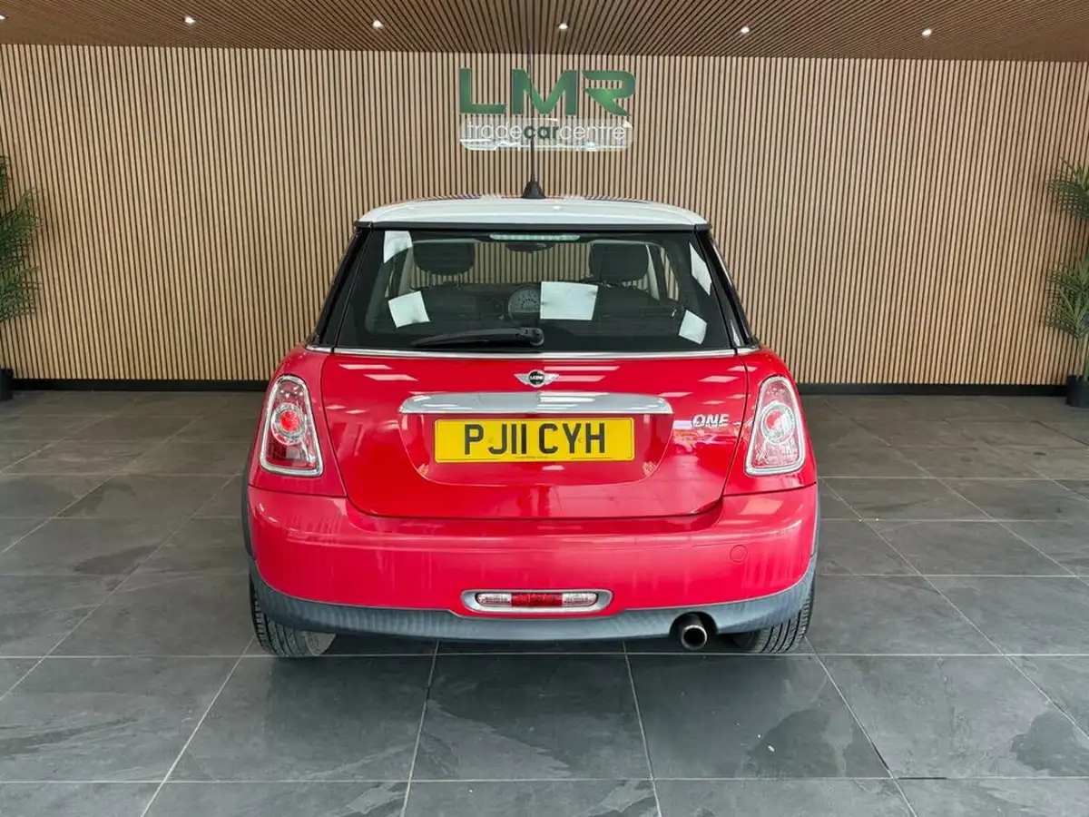 2011-mini-cooper-16-one-98bhp-hatchback-3d-big-6