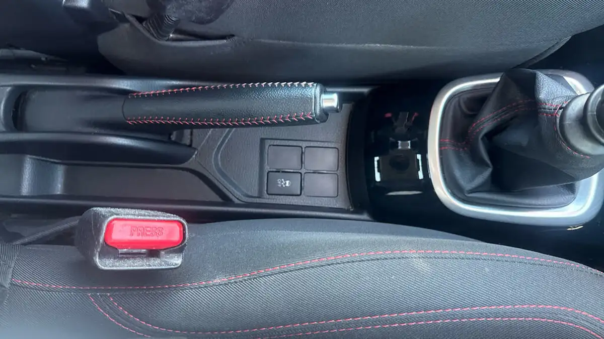 2015-toyota-yaris-133-sport-big-20