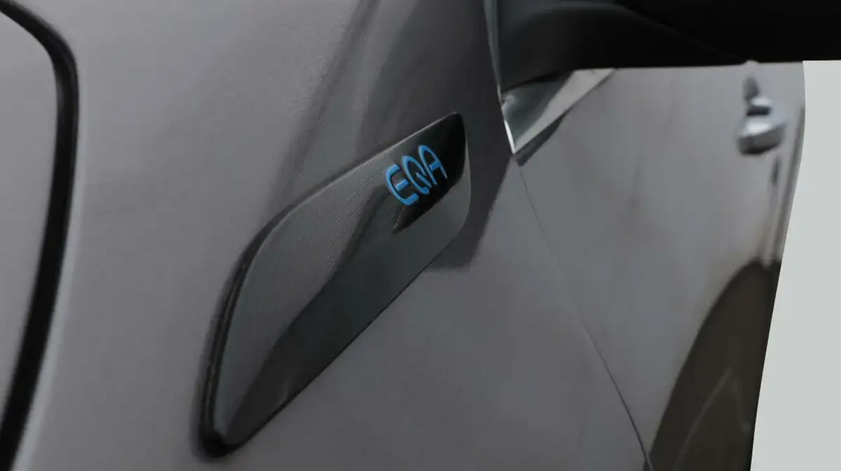 2021-mercedes-benz-eqa-e-eqa-250-amg-line-big-21