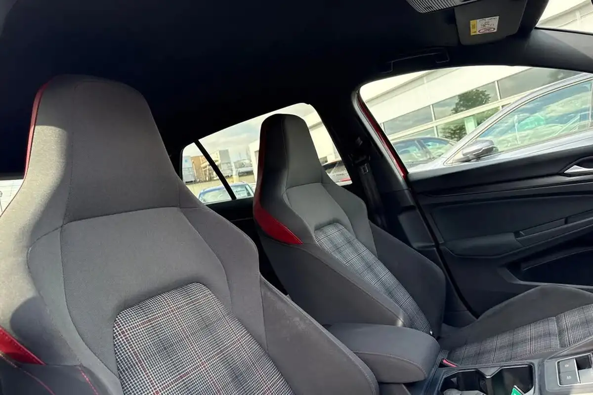 2021-volkswagen-golf-20-tsi-gti-big-23