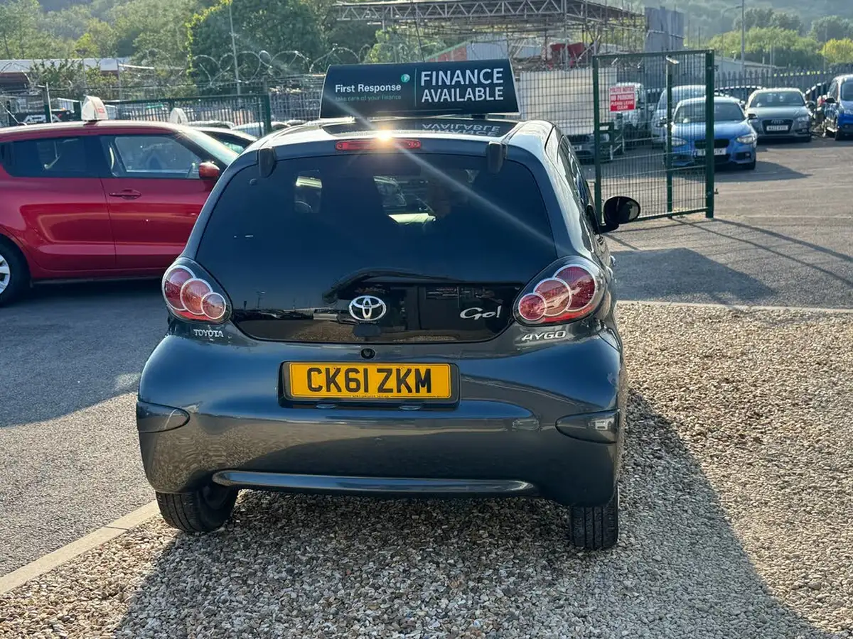 2012-toyota-aygo-10-aygo-go-5d-big-42