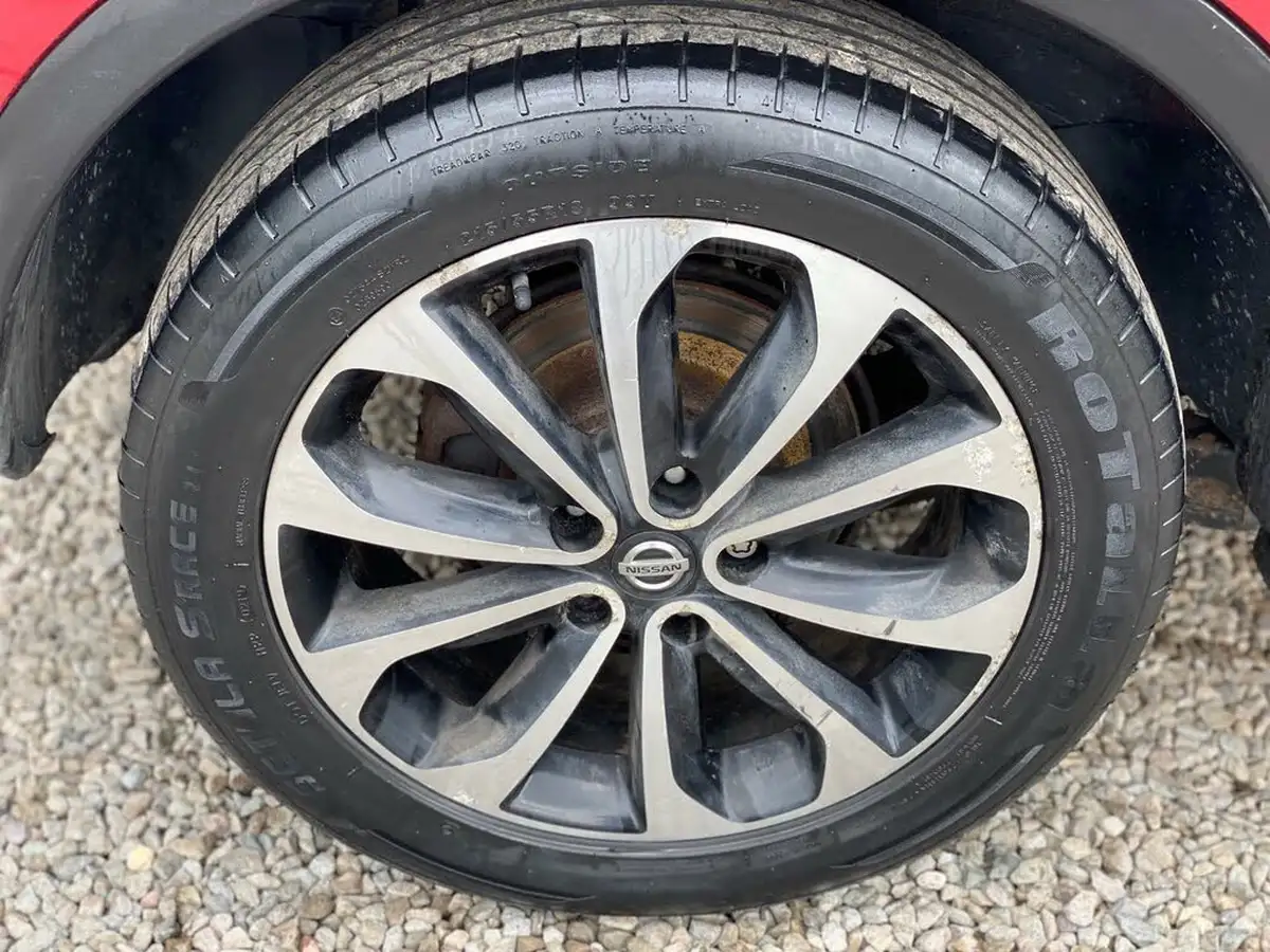 2012-nissan-qashqai-15td-n-tec-big-39