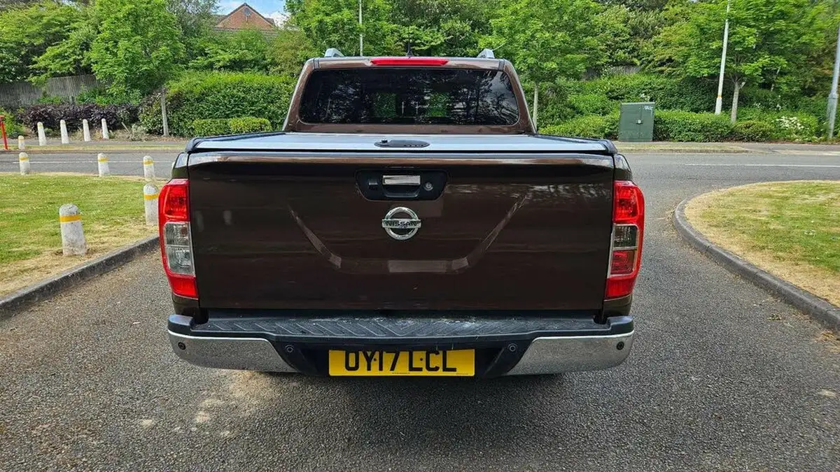2017-nissan-navara-23dci-tekna-big-5