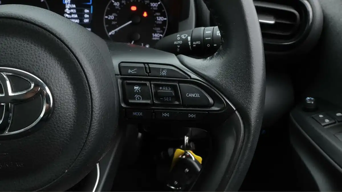 2022-toyota-yaris-15-vvt-i-icon-big-24