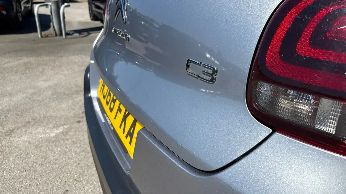 2018-citroen-c3-12-puretech-flair-110ps-ss-eat6-big-37