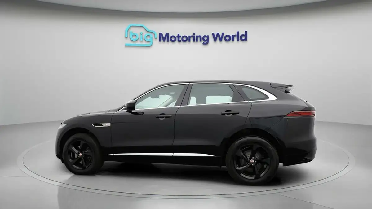 2022-jaguar-f-pace-20-d200-r-dynamic-s-big-3