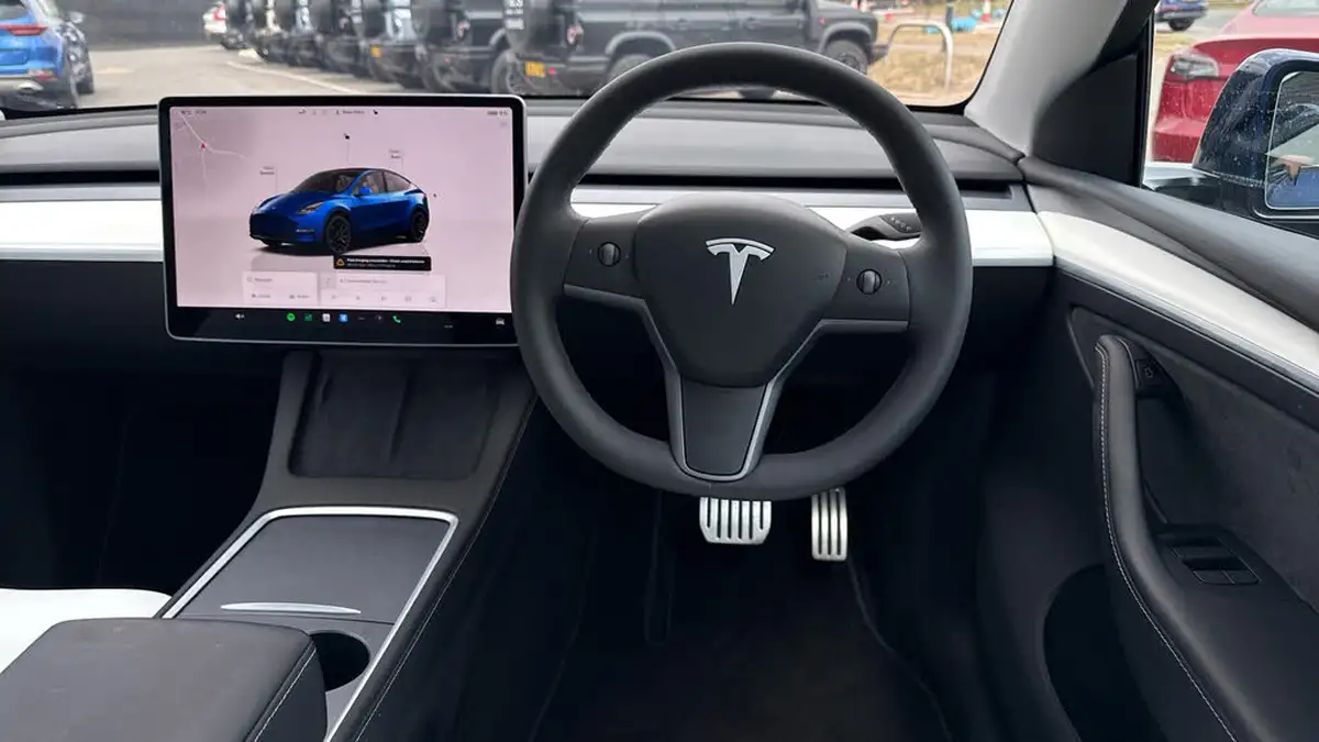 2023-tesla-model-y-e-performance-big-15
