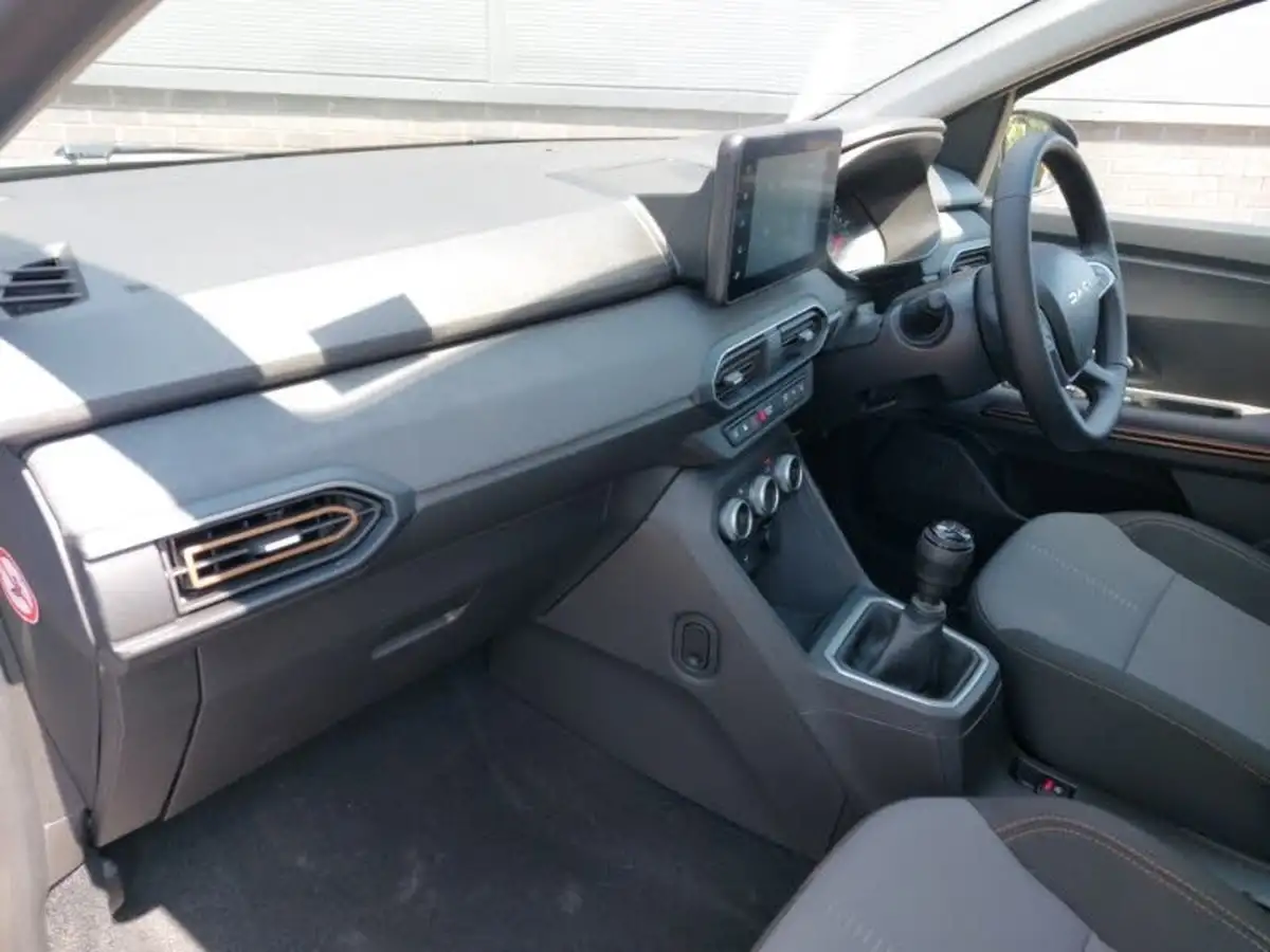 2024-dacia-sandero-stepway-10-tce-extreme-90bhp-big-5