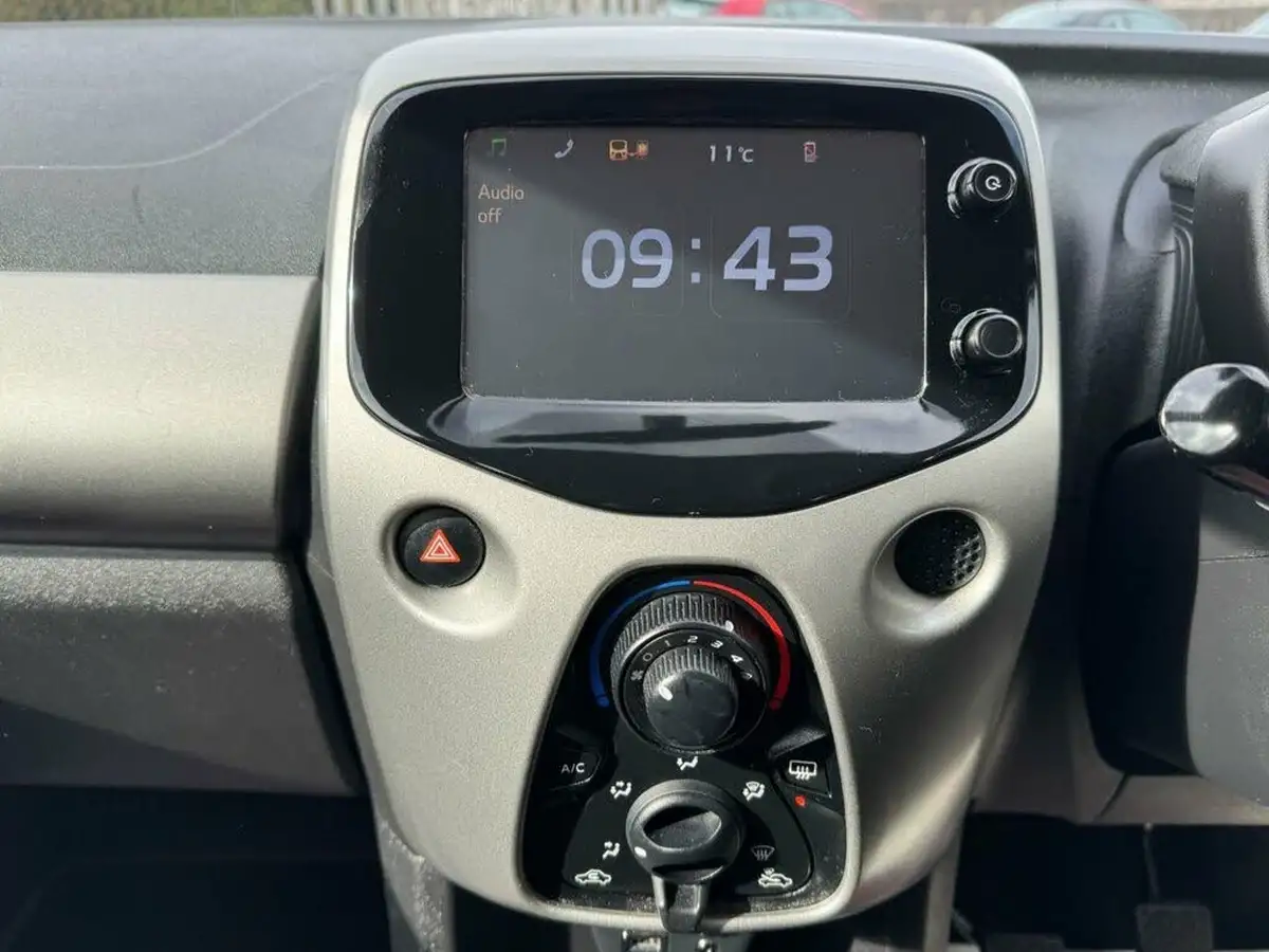 2016-citroen-c1-10-vti-airscape-feel-5d-big-16