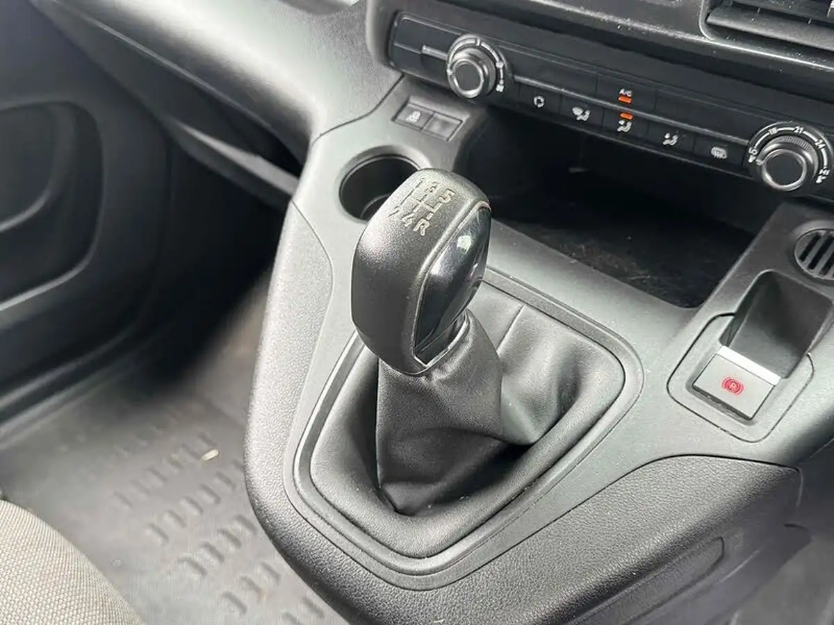 2019-peugeot-partner-15-bluehdi-1000-professional-100ps-eu6dt-panel-big-36
