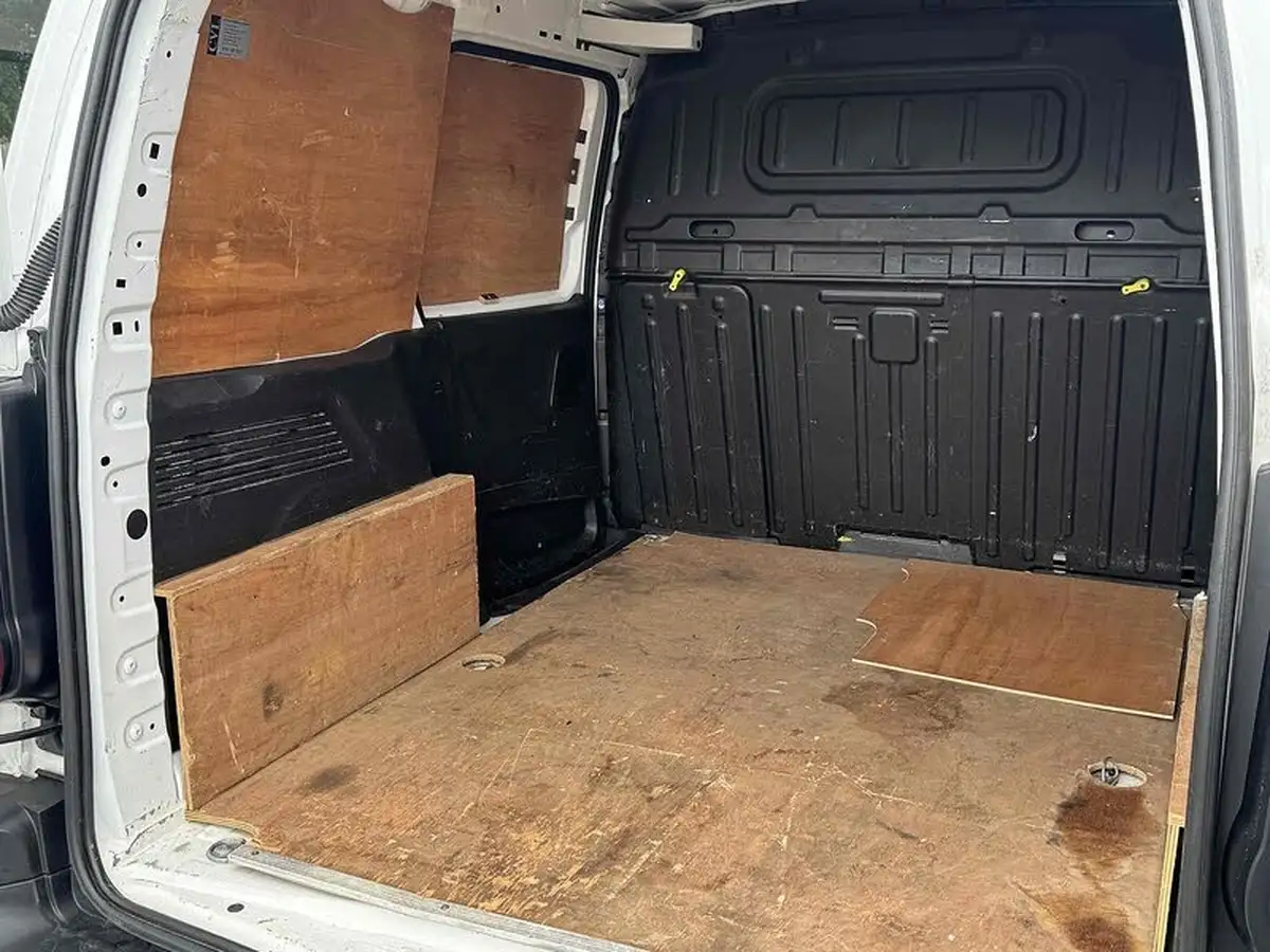 2019-peugeot-partner-15-bluehdi-1000-professional-100ps-eu6dt-panel-big-12