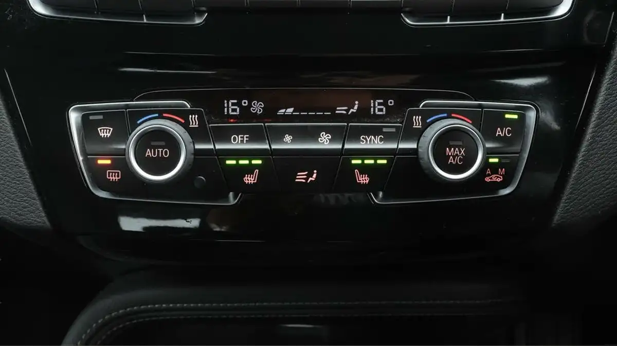 2021-bmw-x1-20-sdrive20i-xline-big-12