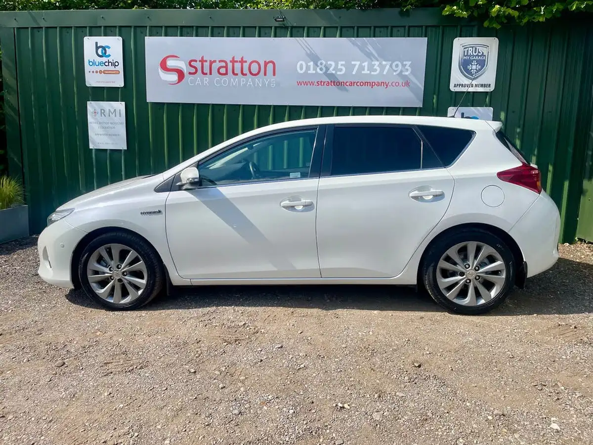 2012-toyota-auris-18-vvt-i-hsd-excel-big-3