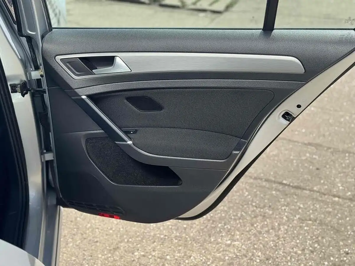 2014-volkswagen-golf-14-match-5d-dsg-big-39