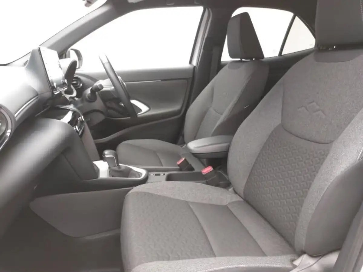 2021-toyota-yaris-15-vvt-i-design-panoramic-roof-big-18