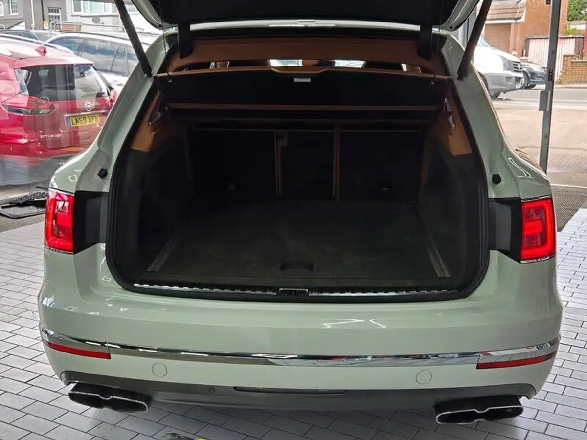 2019-bentley-bentayga-40-v8-big-58