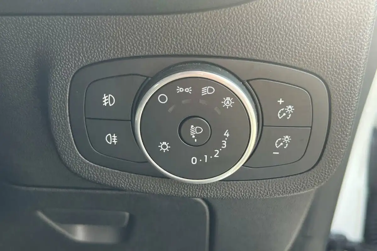2018-ford-fiesta-big-25