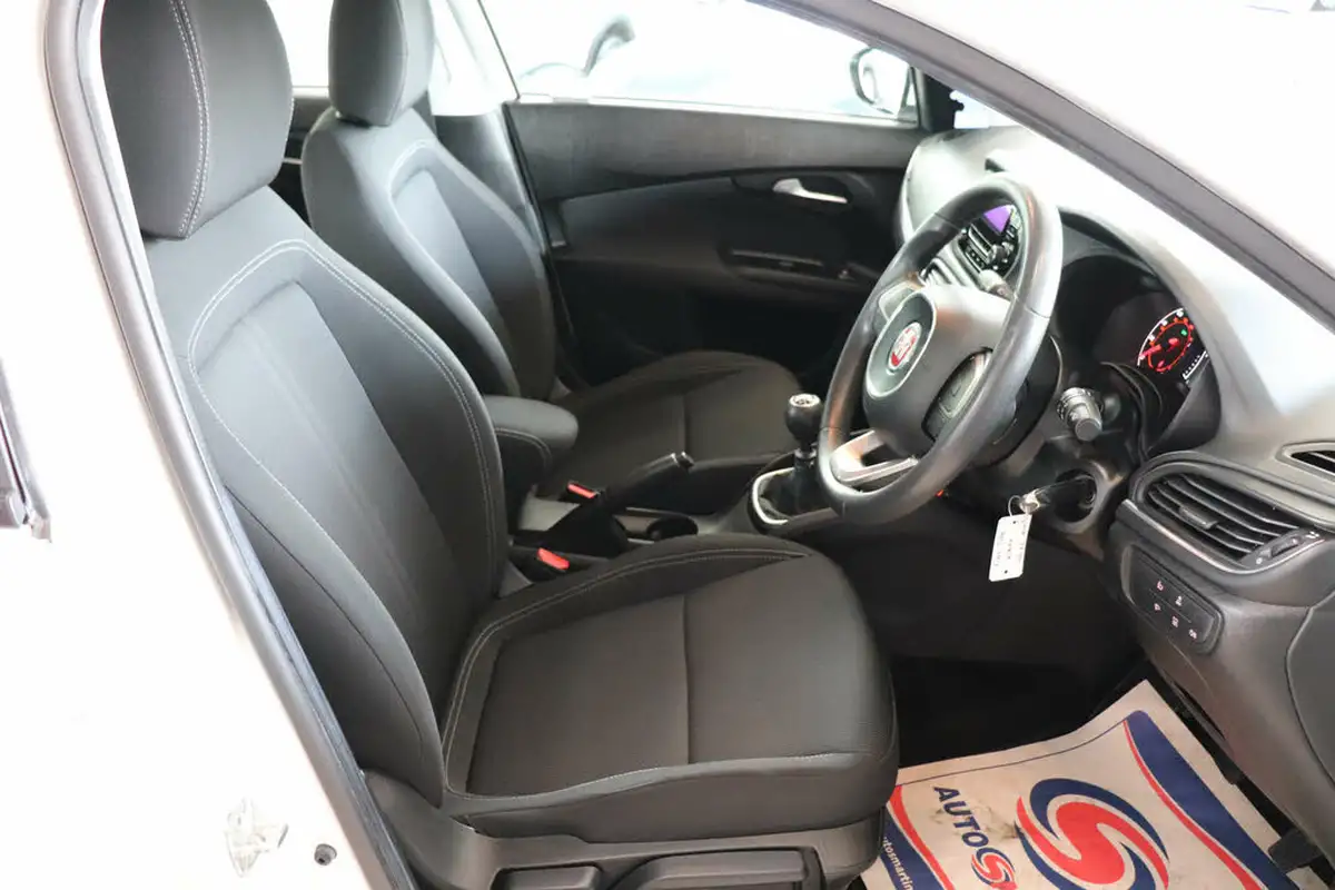 2016-fiat-tipo-14-easy-hatchback-big-17