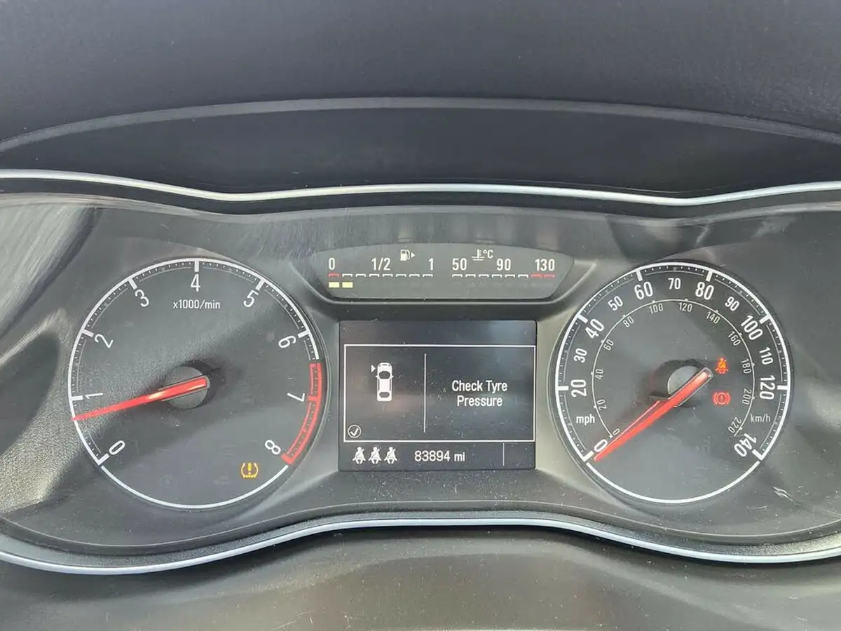 2015-vauxhall-corsa-14i-se-90ps-ecoflex-5d-1398cc-big-27