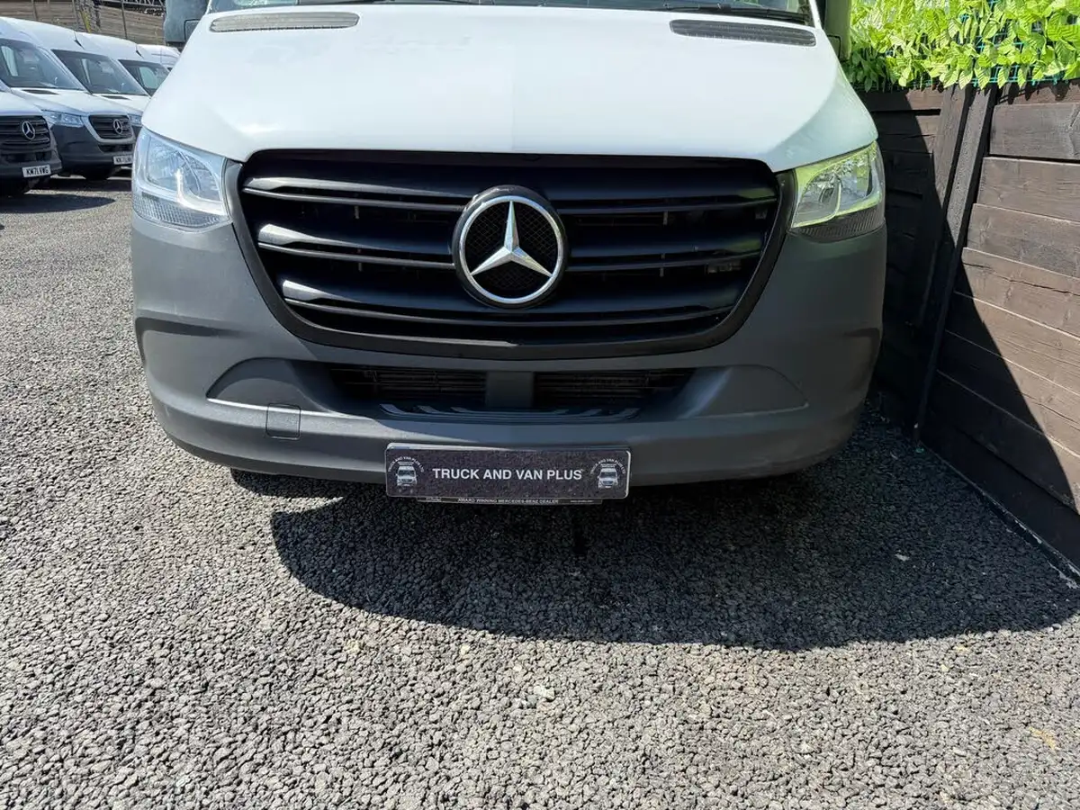 2018-mercedes-benz-sprinter-21cdi-311-l2h1-panel-van-rwd-eco-gear-360-big-2
