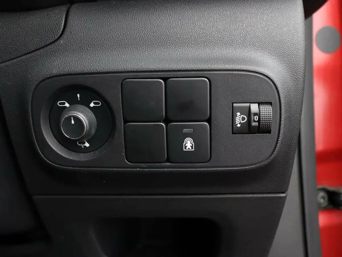 2021-citroen-c3-12-puretech-shine-plus-110ps-eat6-big-31