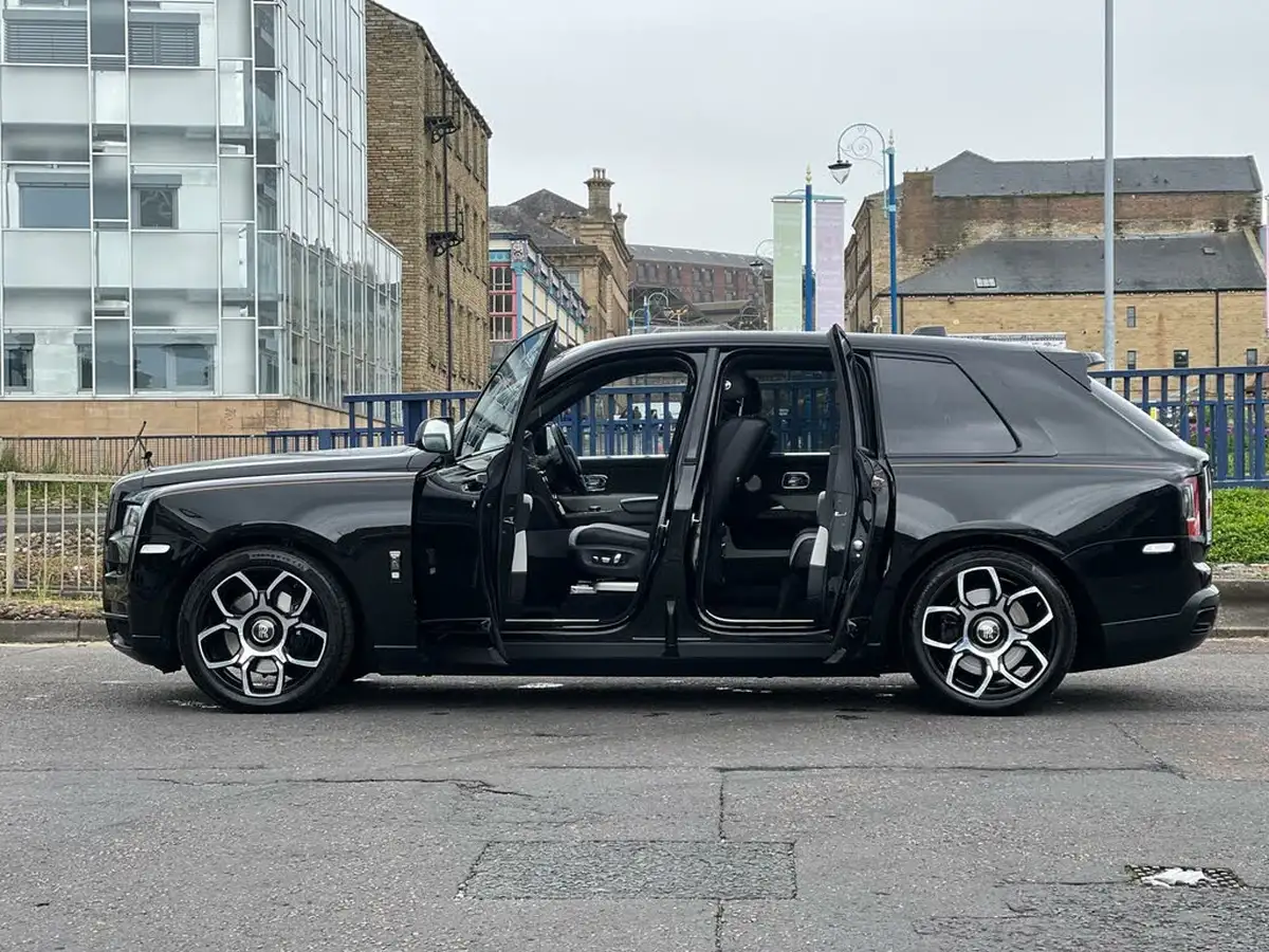 2020-rolls-royce-cullinan-675-black-badge-big-8