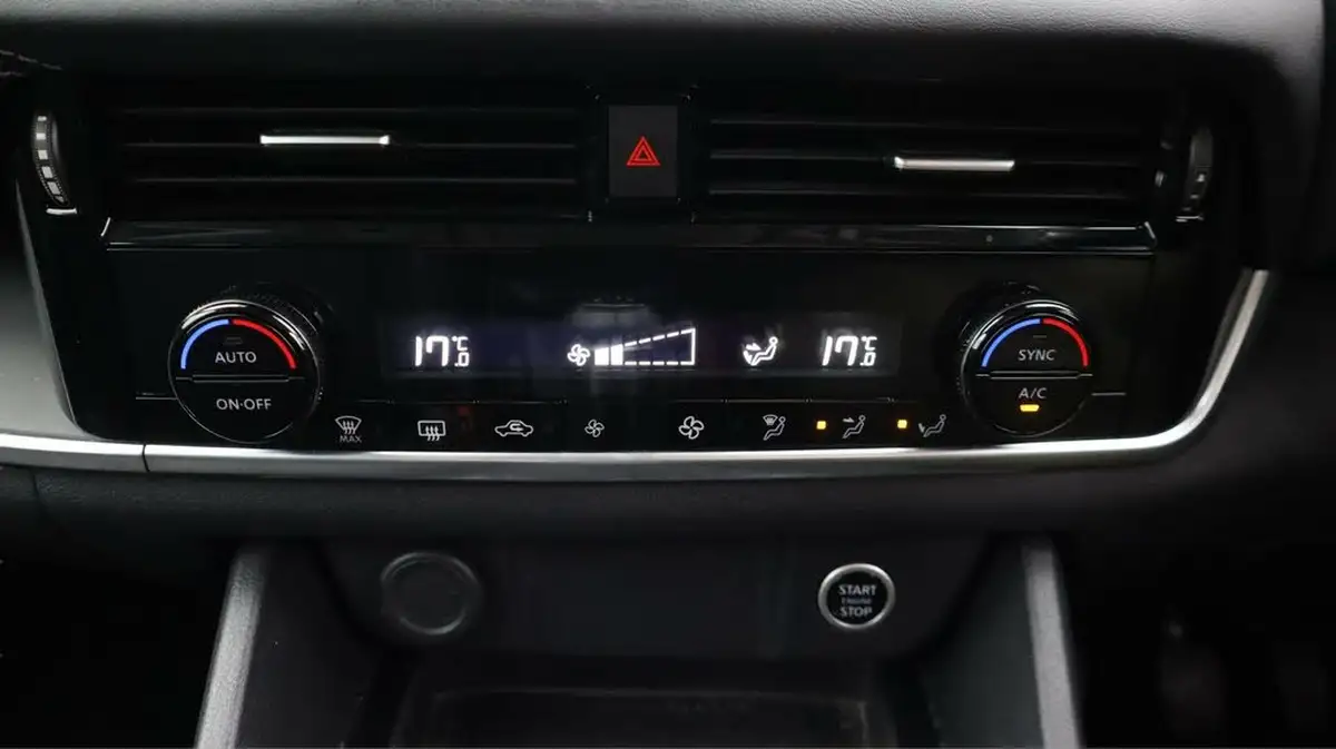 2022-nissan-qashqai-13-dig-t-acenta-premium-140ps-big-12