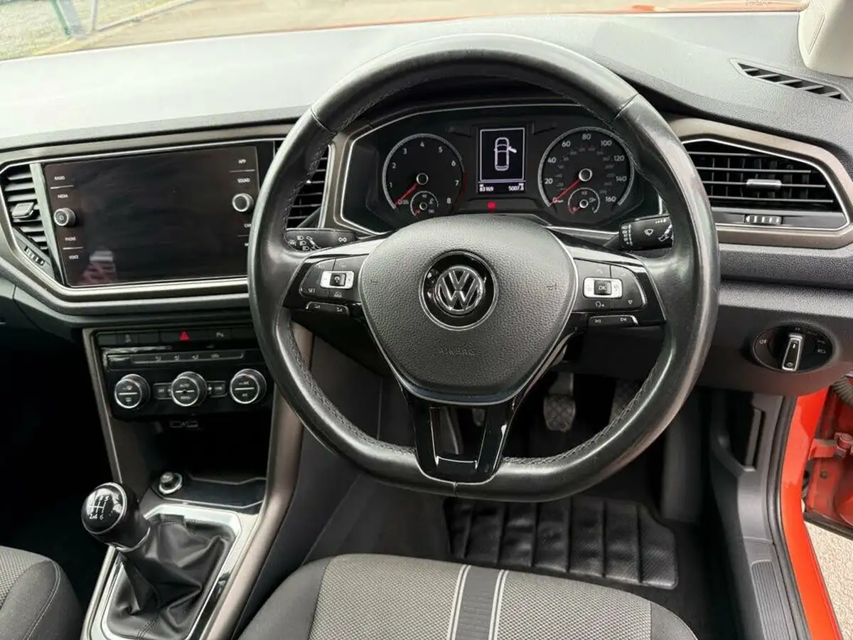 2018-volkswagen-t-roc-10-tsi-se-ss-big-23