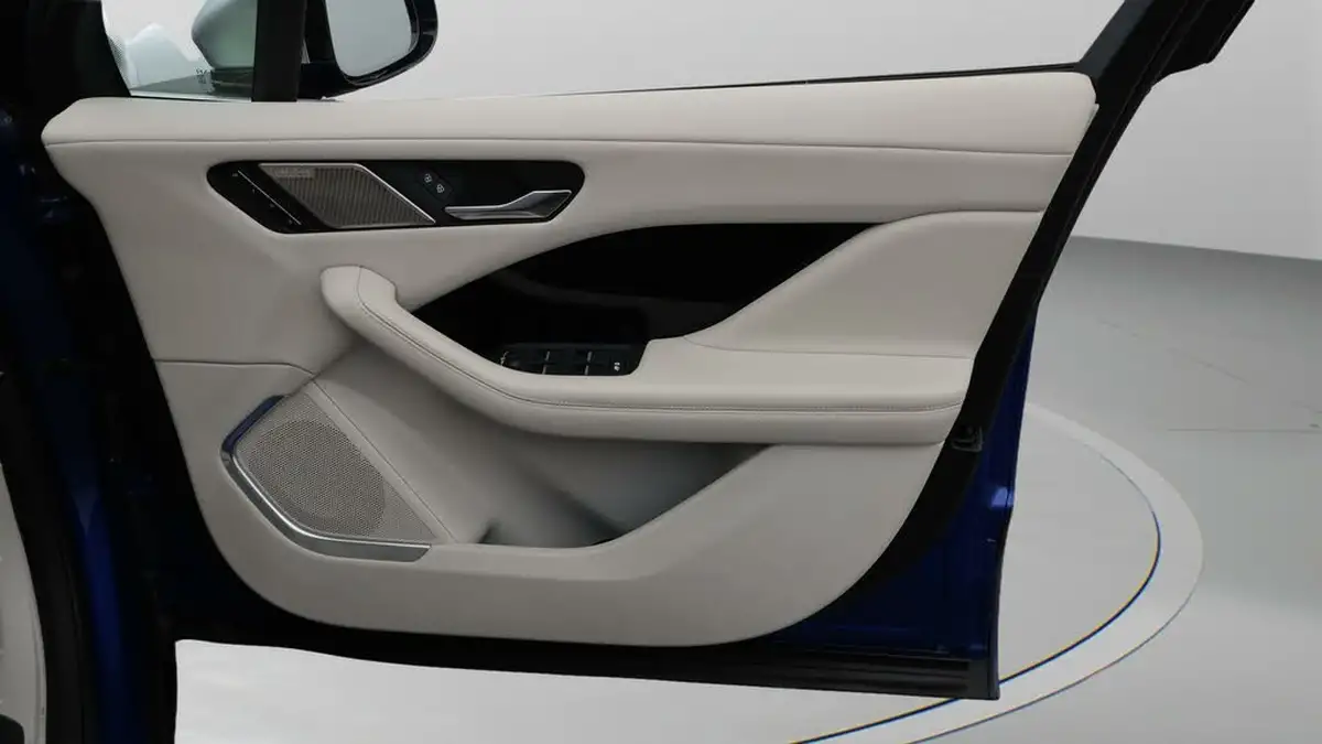 2021-jaguar-i-pace-ev400-hse-big-15