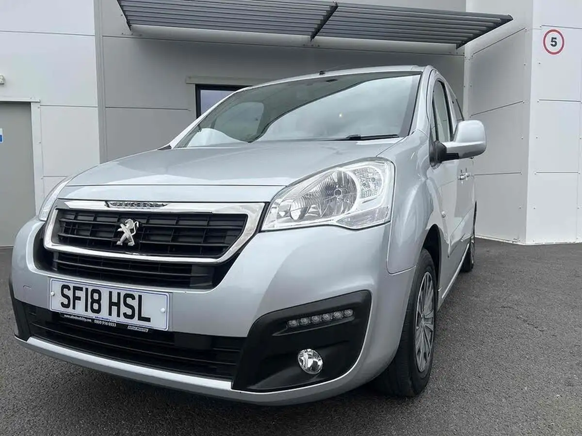 2018-peugeot-partner-big-21