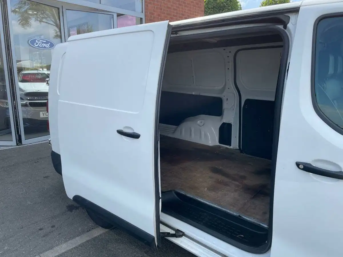 2019-vauxhall-vivaro-15td-2900-l2h1-dynamic-big-13