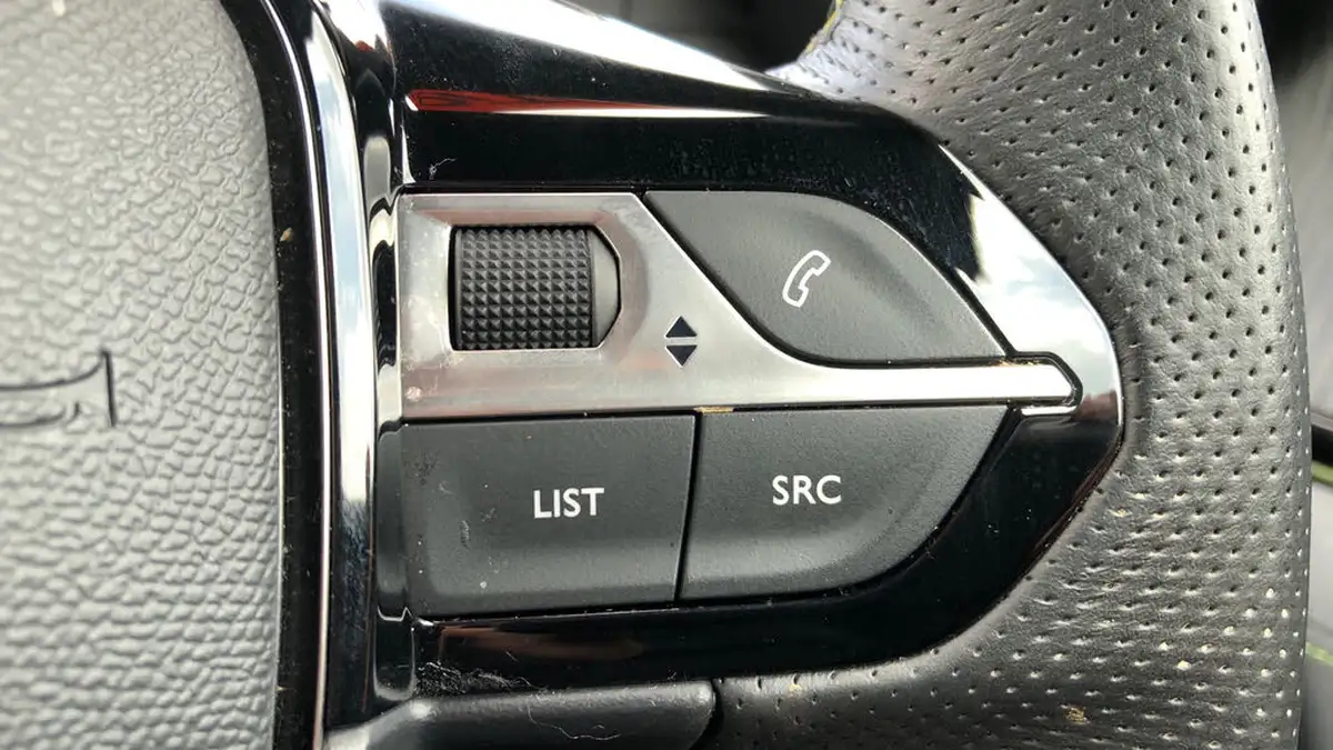 2024-peugeot-2008-suv-e-gt-136ps-50kwh-big-23