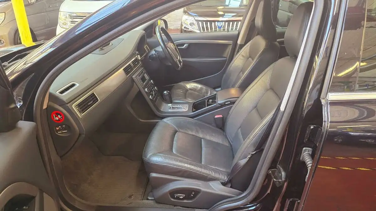 2010-volvo-v70-big-4