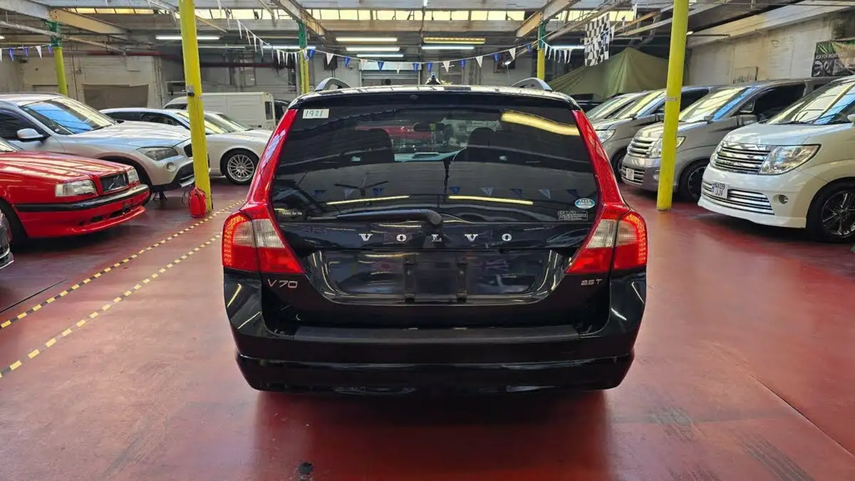 2010-volvo-v70-big-28