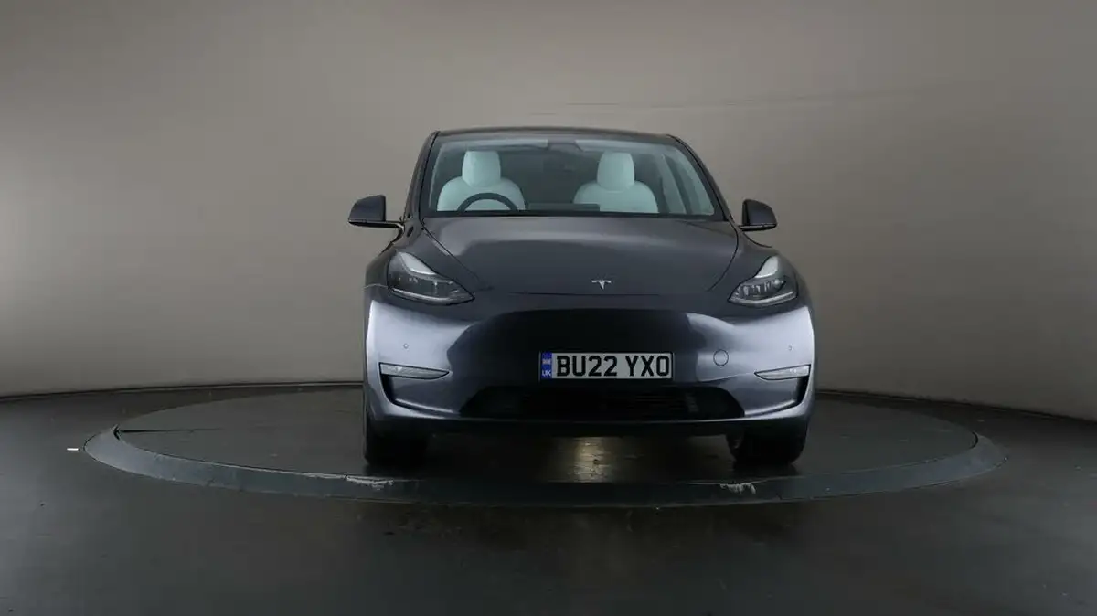 2022-tesla-model-y-e-long-range-big-42