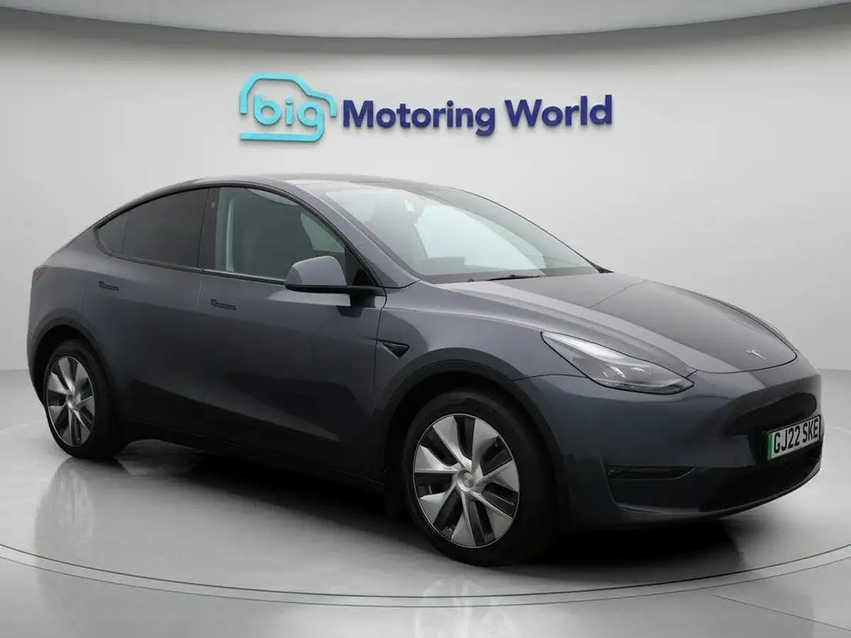 2022-tesla-model-y-e-long-range-big-0