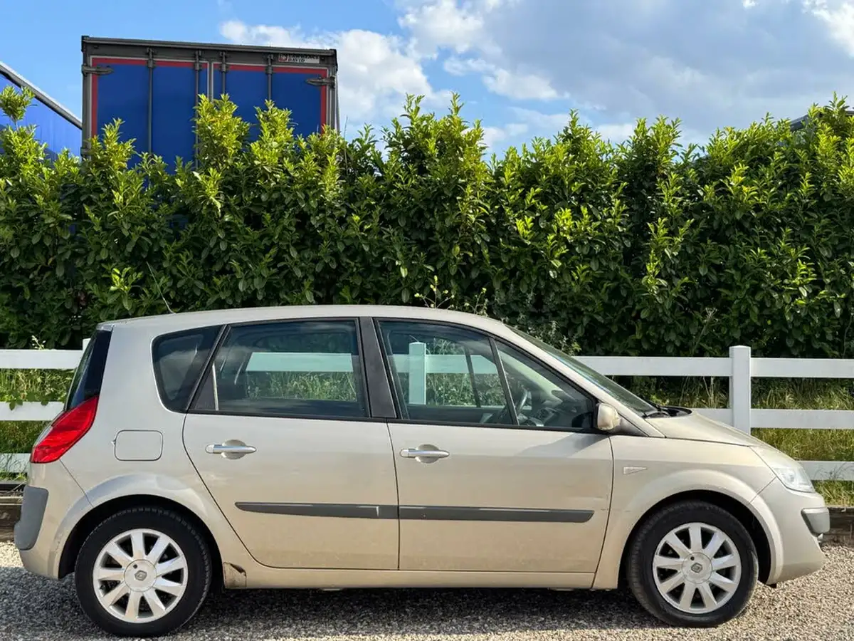 2008-renault-scenic-16-dynamique-big-5