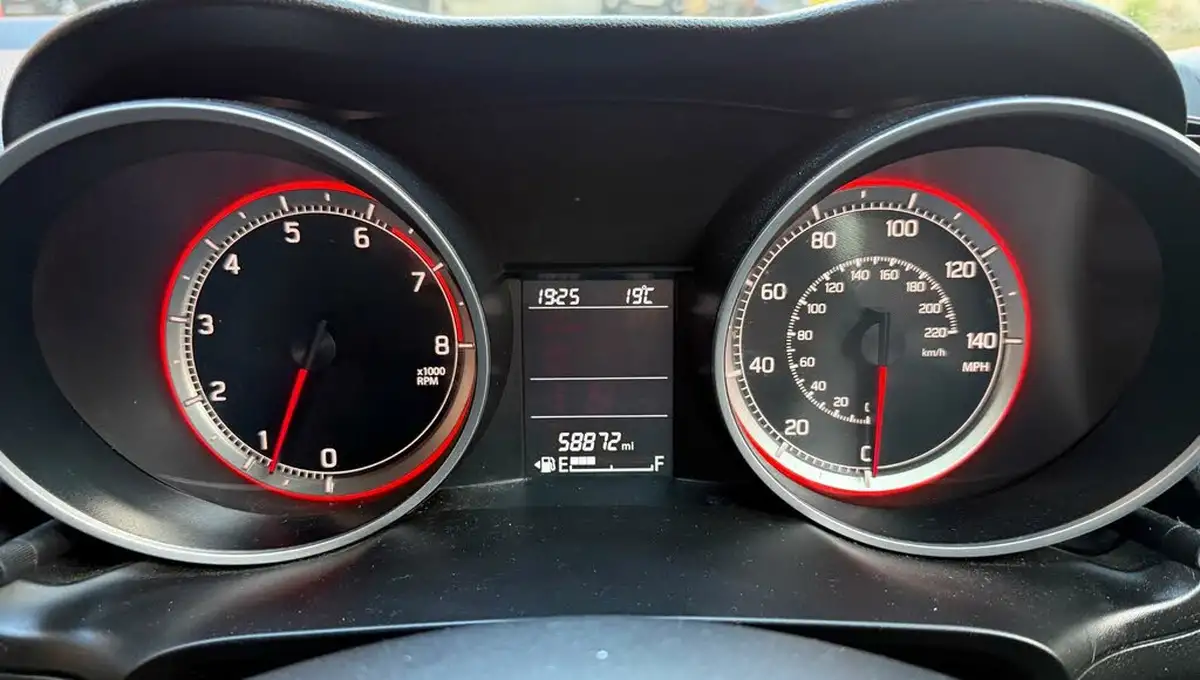 2019-suzuki-swift-12-dualjet-attitude-big-19