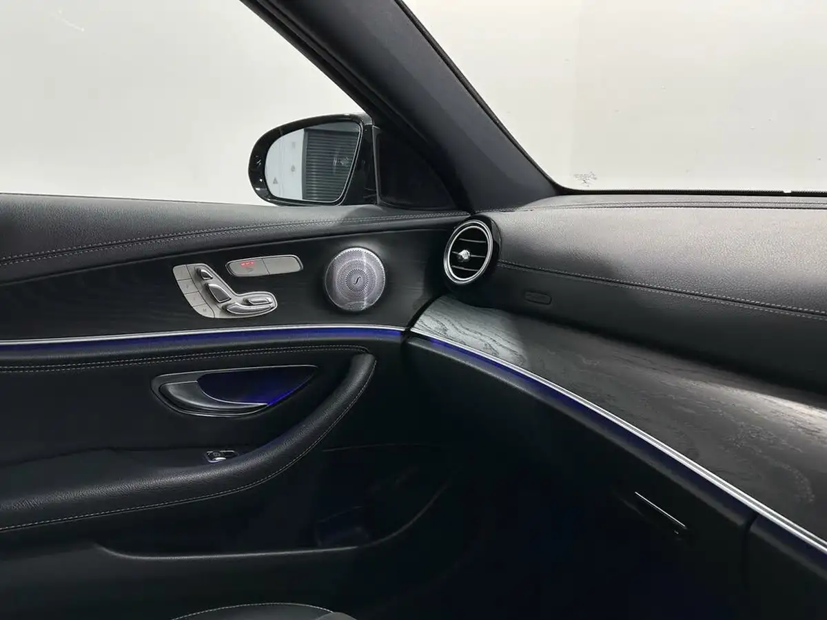 2020-mercedes-benz-e-class-20d-e300d-amg-line-edition-premium-plus-saloon-4d-big-27