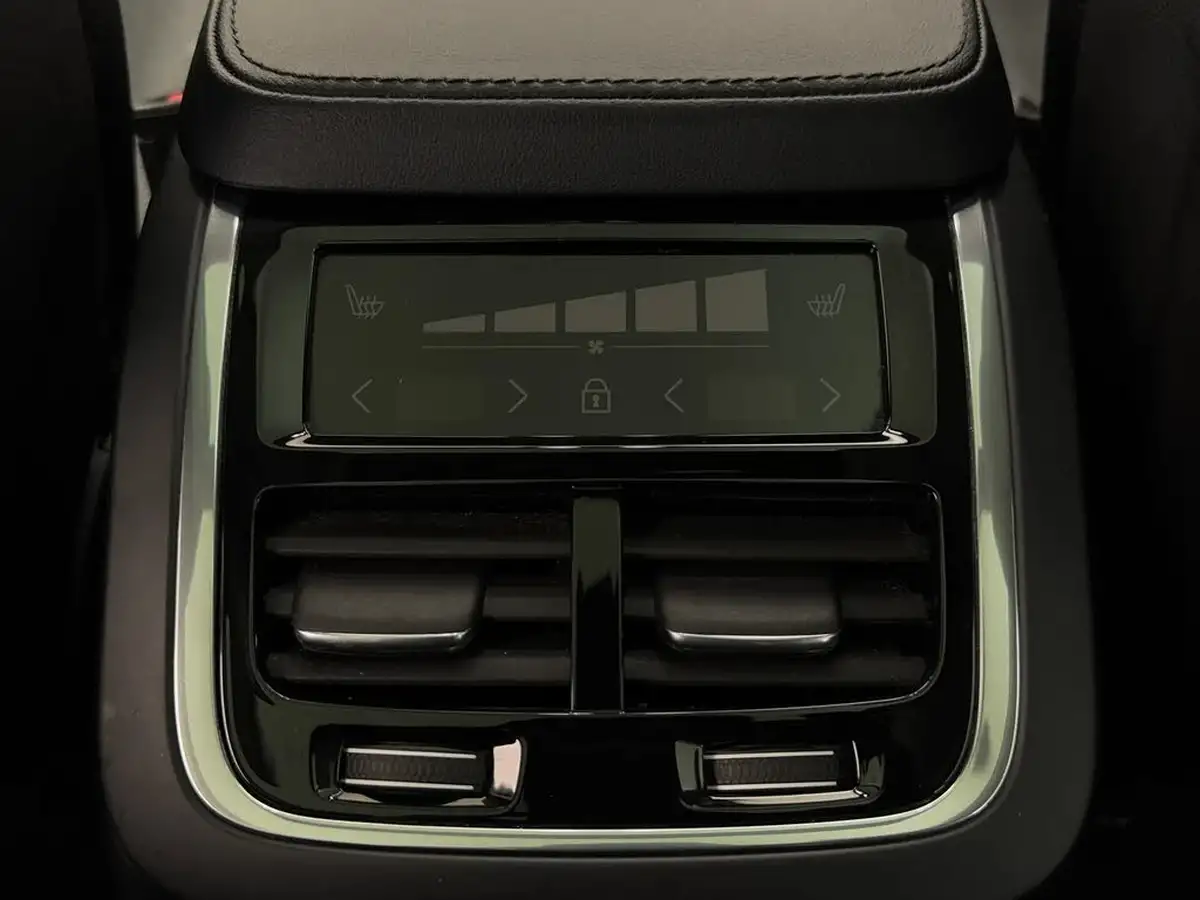 2022-volvo-xc90-20-b5-plus-big-13