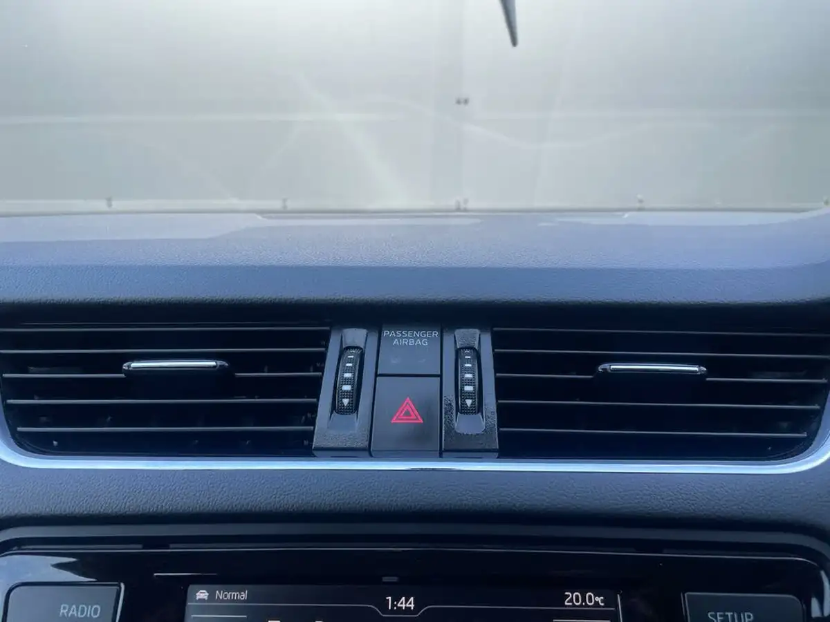 2016-skoda-octavia-20tdi-se-estate-big-59