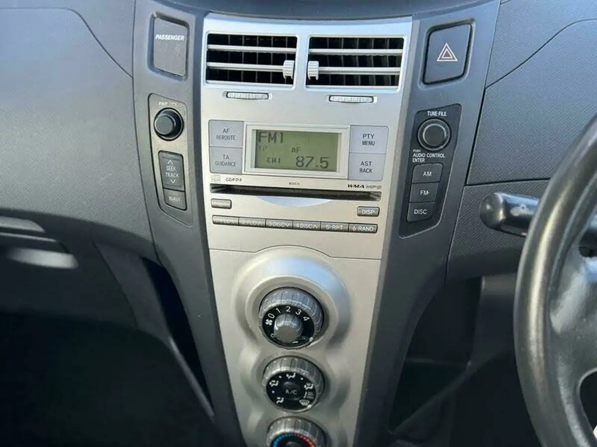 2008-toyota-yaris-13-t3-5d-mmt-big-17
