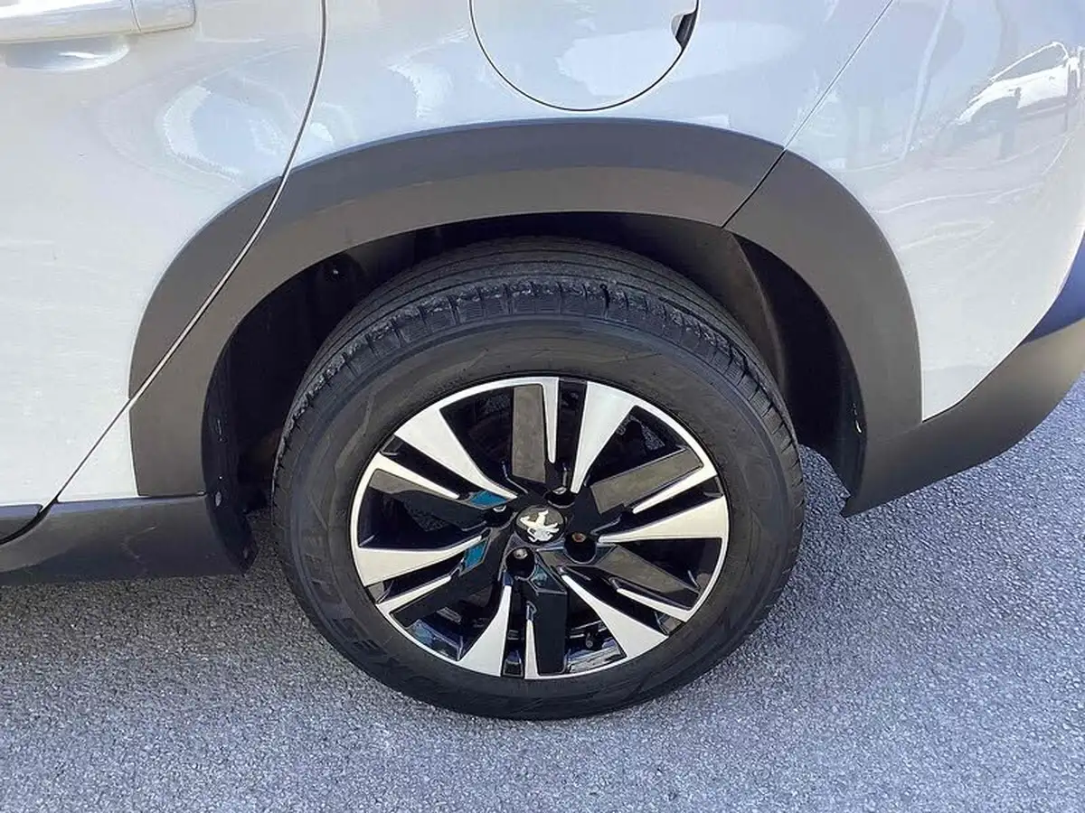 2018-peugeot-2008-suv-12-puretech-allure-82bhp-big-19