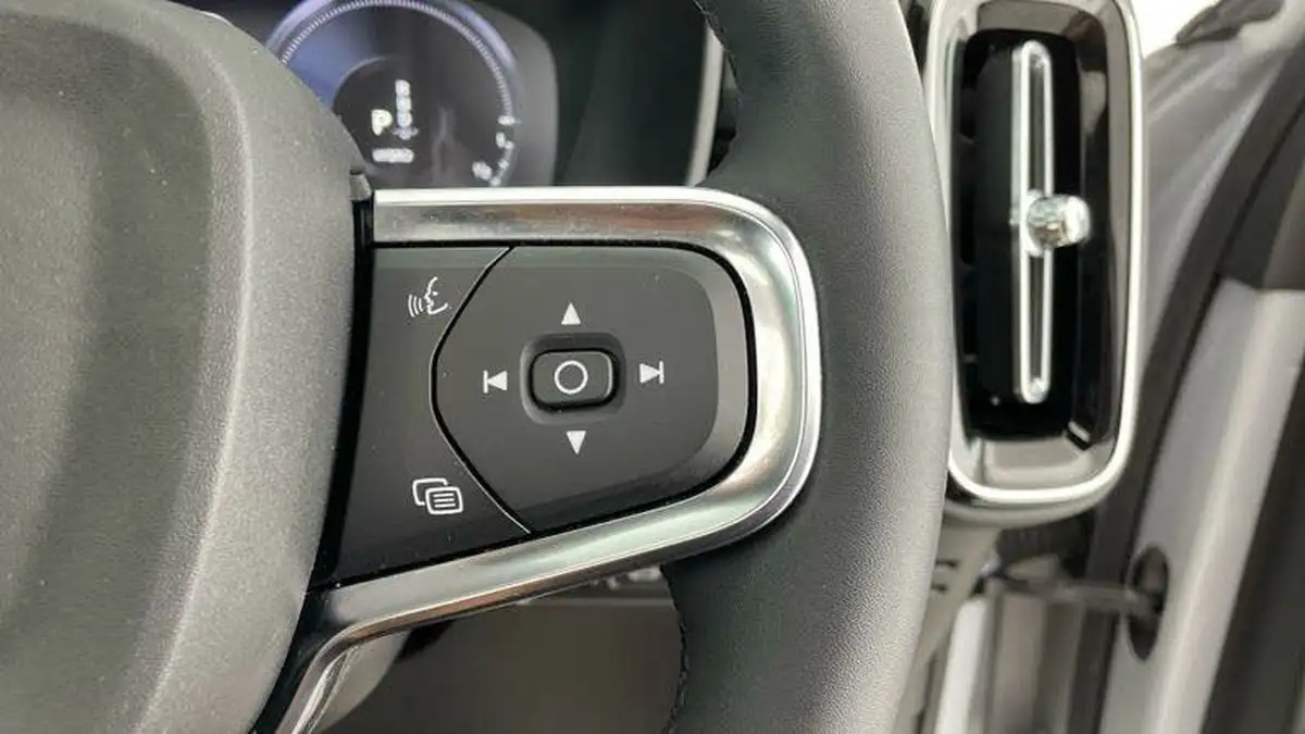 2021-volvo-xc40-15-t5-r-design-262bhp-big-20
