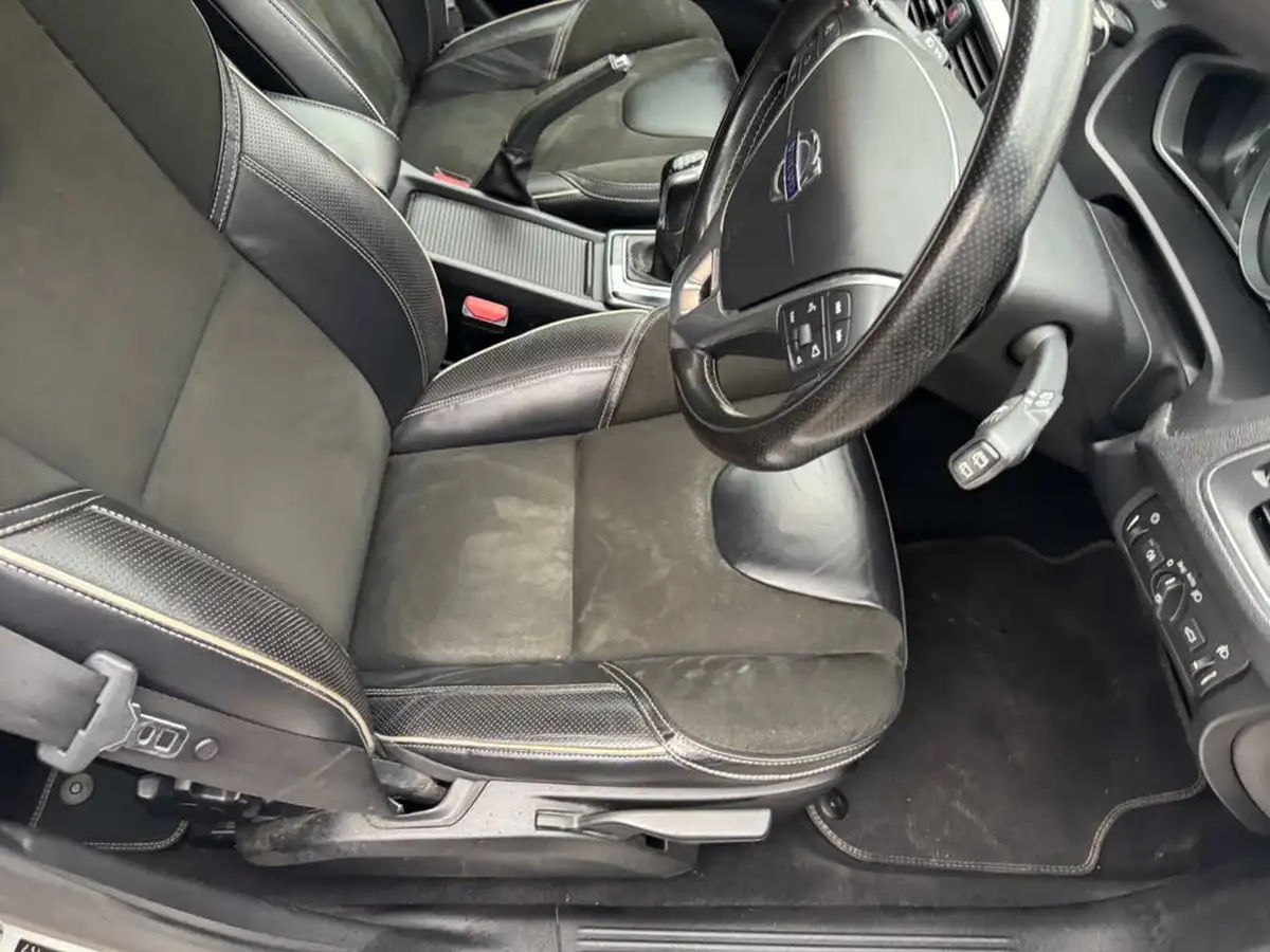 2016-volvo-v40-20td-d3-r-design-nav-big-25