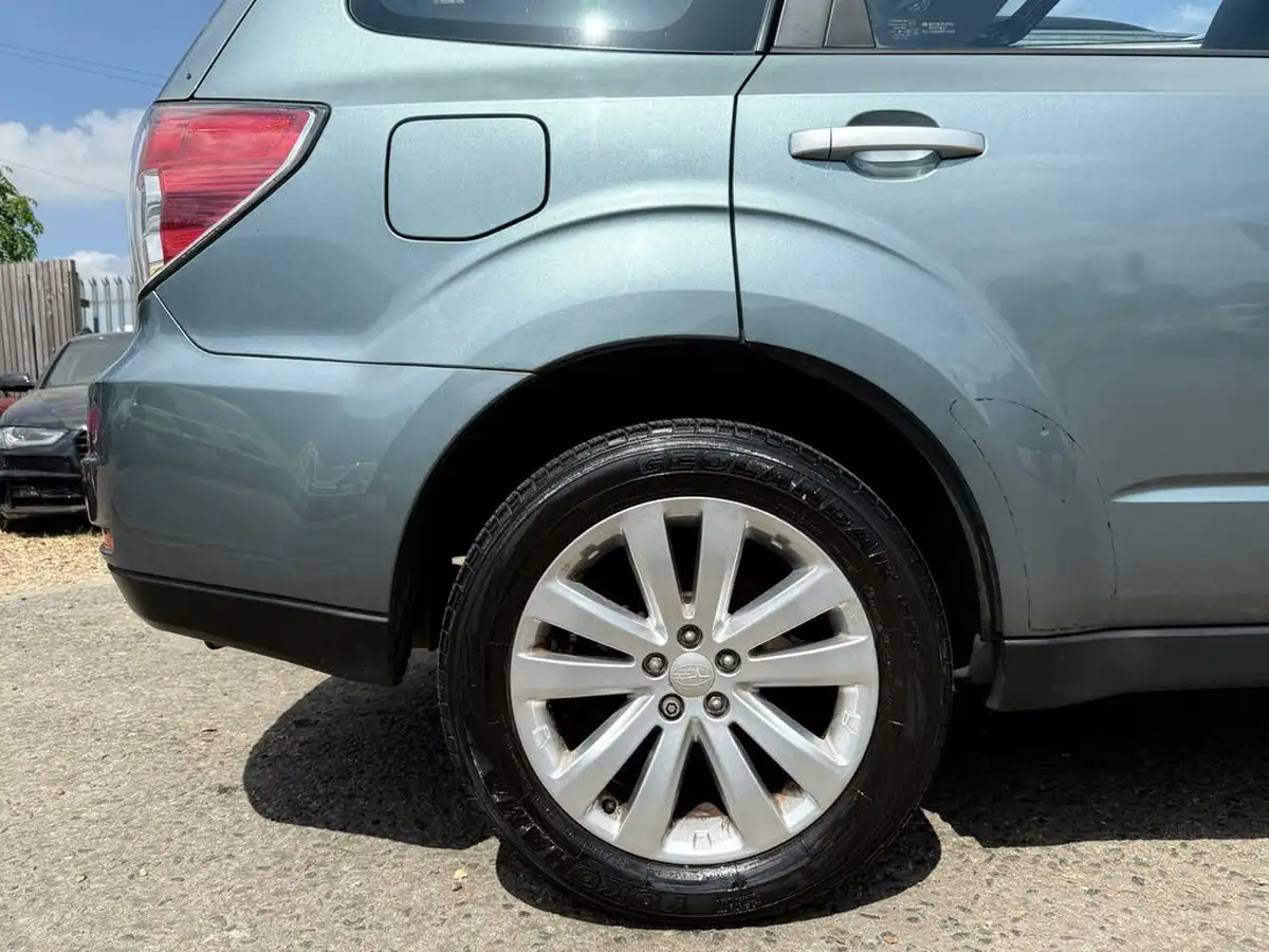 2011-subaru-forester-20-xs-big-18