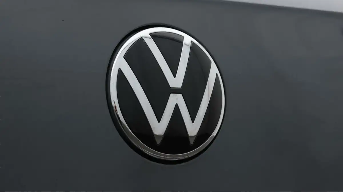 2022-volkswagen-golf-15-tsi-life-130ps-hatchback-big-20