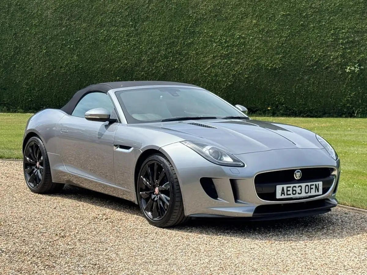 2013-jaguar-f-type-30-big-9